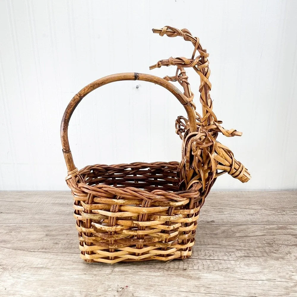 Vintage Wicker Reindeer Basket - Retro Woven Deer Basket